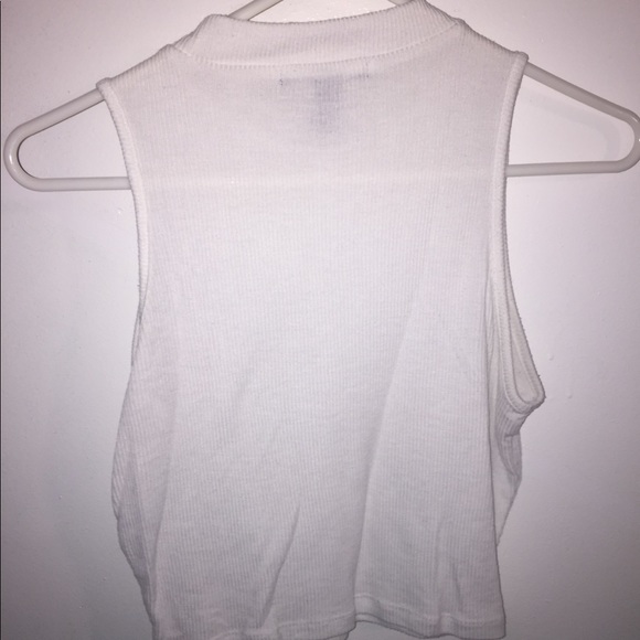 White tank cropped shirt - Picture 3 of 3